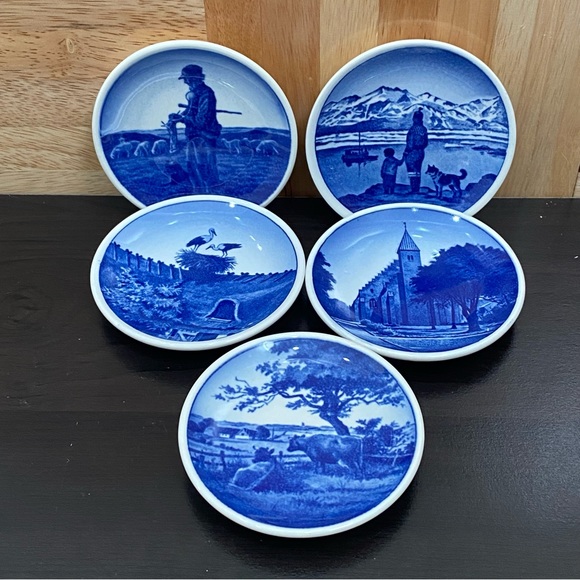 Vintage Royal Copenhagen Denmark Lot of 5 Blue & White 3”Decorative Mini Plates - Picture 2 of 15